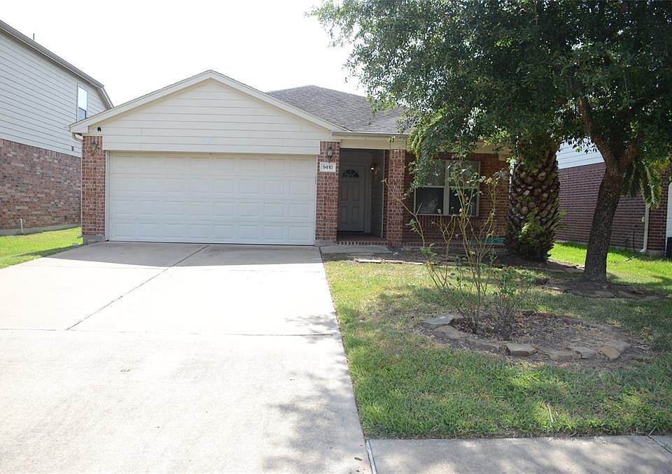 1st image of 9410 Bauer Oaks Dr