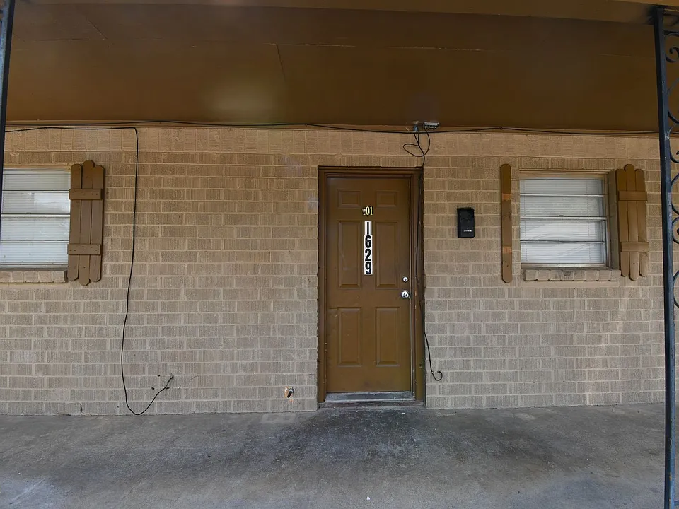 1629 W Mims St #101
