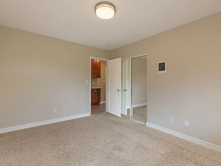 689 Tyrone St — Photo 14