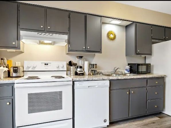 206 River St #208