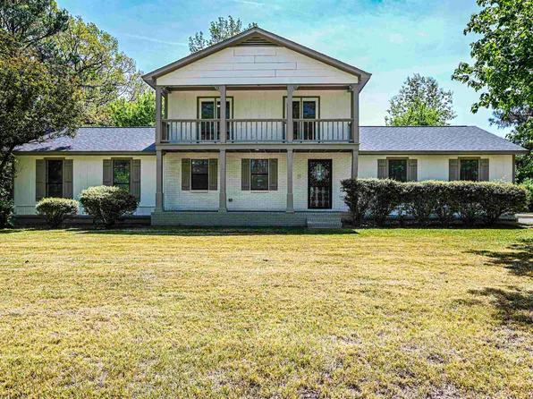 6126 Woodstock Hills Dr, Millington, TN 38053