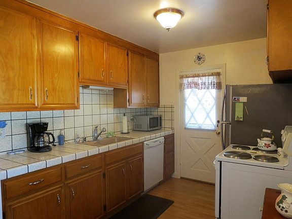 3rd image of 844 Camaritas Cir