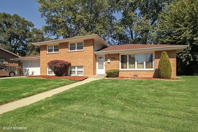 1st image of 1012 E 153rd Pl