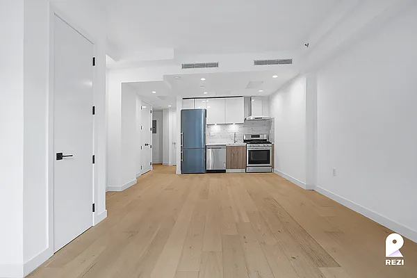 Rented by REZI | media 13