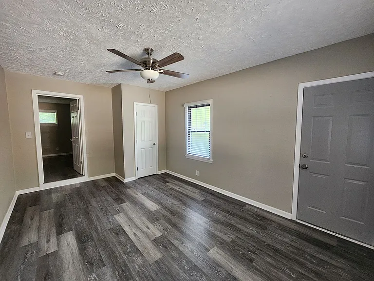 4524 Lasalle Dr — Photo 12