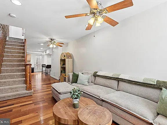 2 bed, 2.5 bath, 1350 sqft, $2,449 — Photo 4