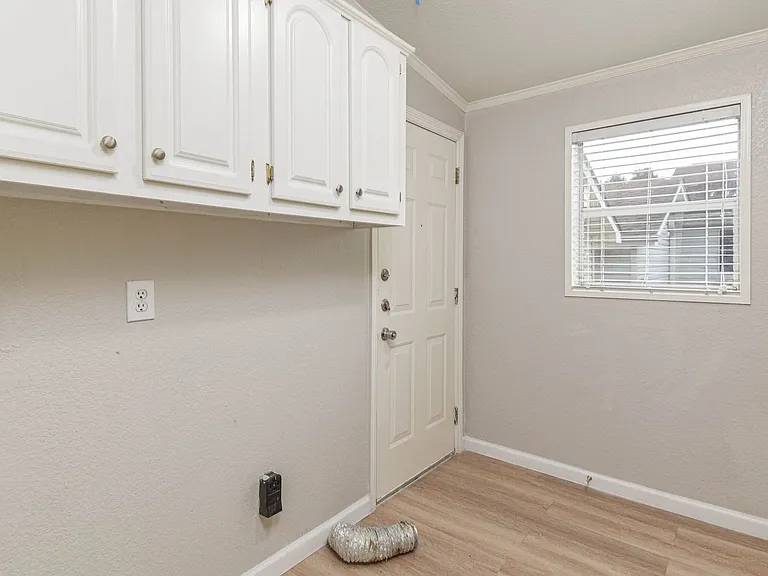 10210 Berrypatch Ln — Photo 16