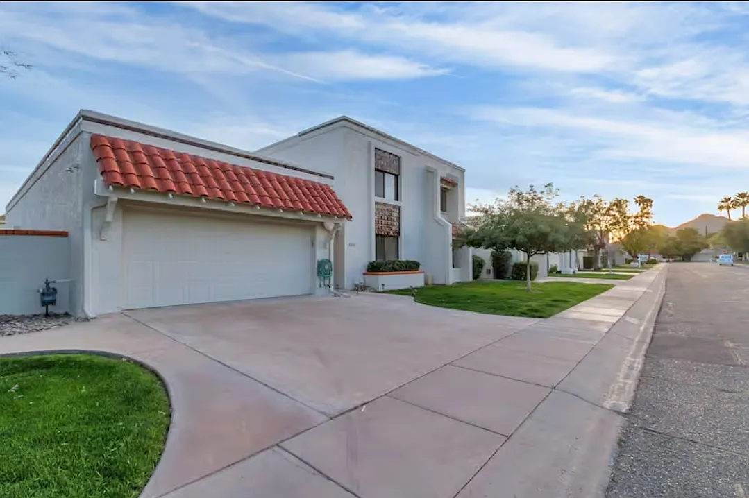 3 bed, 2155 sqft, $3,999 — Photo 2