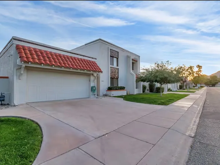 7647 E Medlock Dr — Photo 2