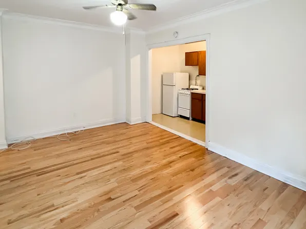 540 1/2 W Briar Pl #8D, Chicago, IL 60657