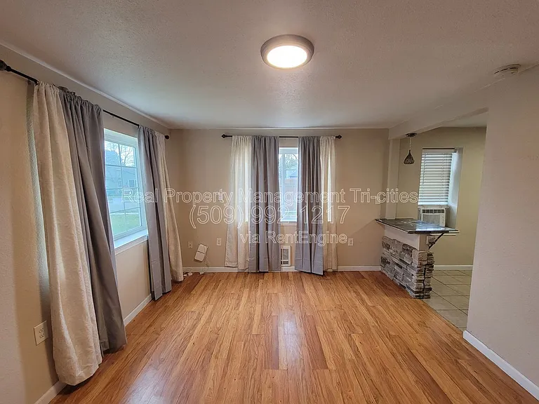 1124 E 7th Ave — Photo 4