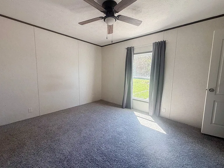 175 Oak Ln — Photo 41