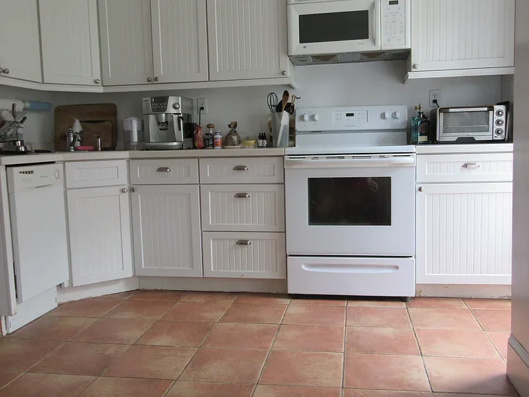 525 4th St #R4 — Photo 6
