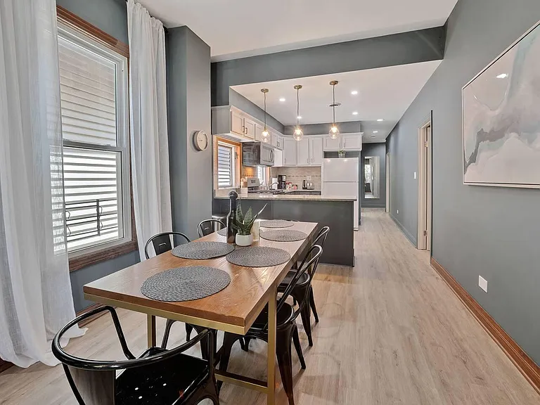 1807 W Erie St #2 — Photo 8