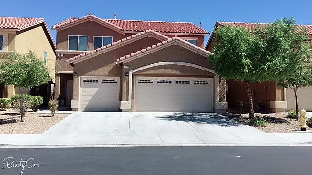 5722 S Tioga Way — Photo 1