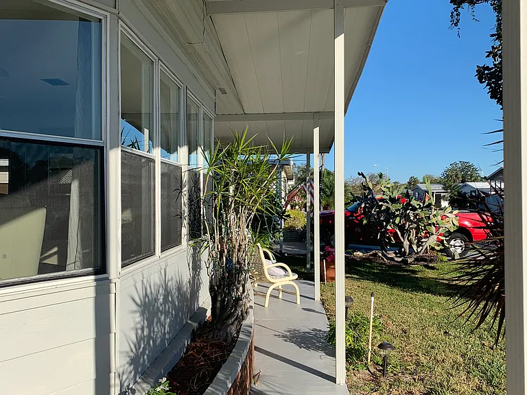 Camelot Dr N — Photo 16