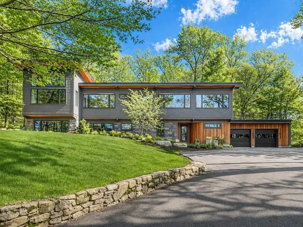 64 Hill St, Lexington, MA 02421