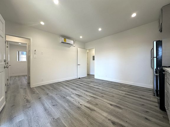 5th image of 1830 Corinth Ave APT 11