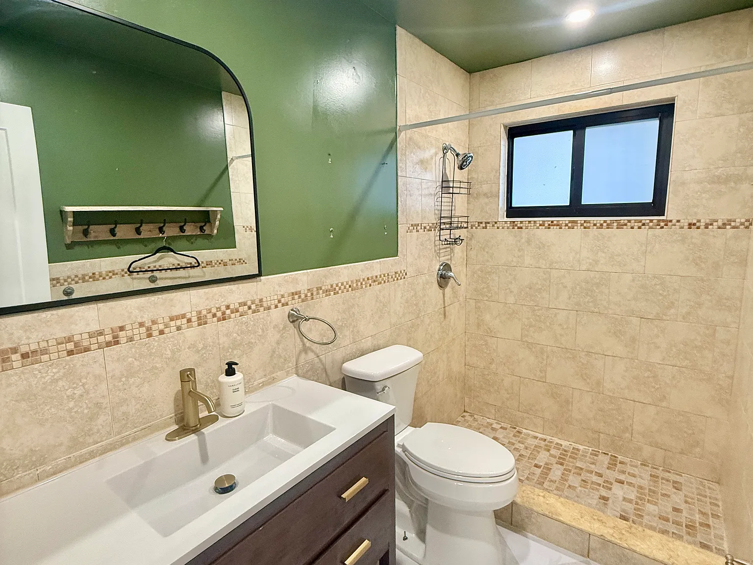 2 bed, 900 sqft, $2,300 — Photo 4