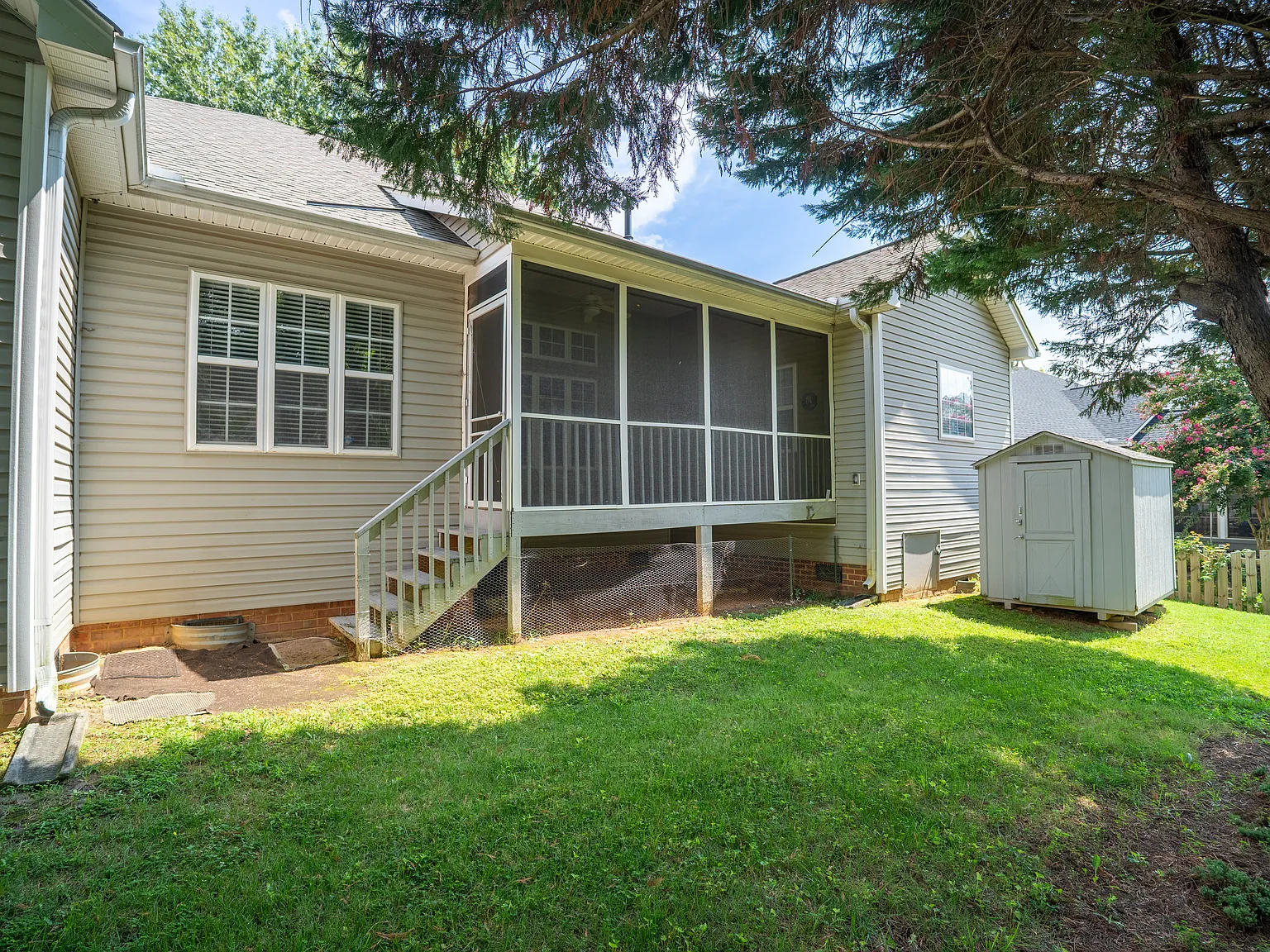 4 bed, 2.5 bath, 2441 sqft, $3,000 — Photo 4