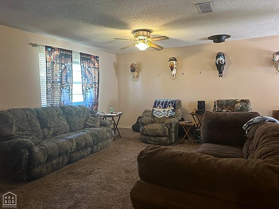 4th image of 635 Singleton Rd