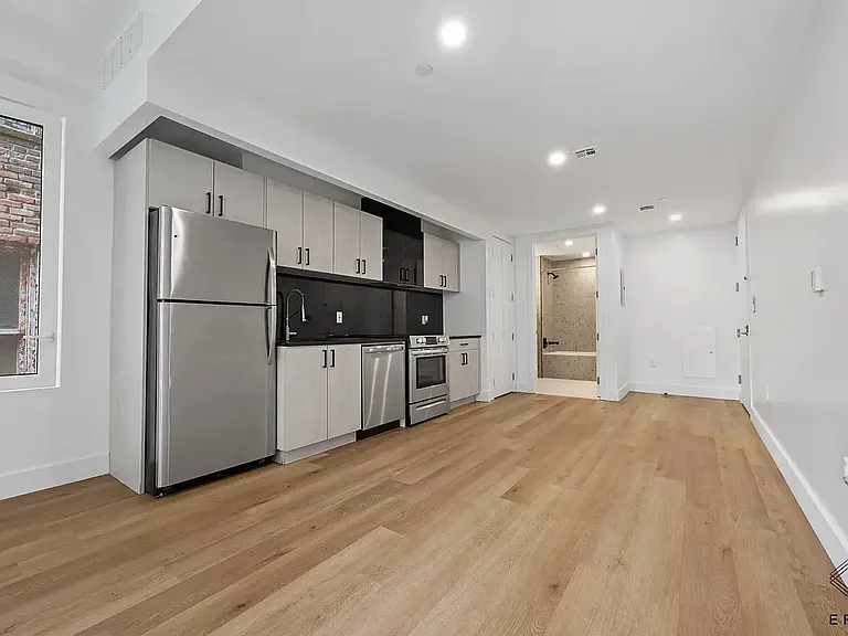 2045 Ocean Ave #502 — Photo 4