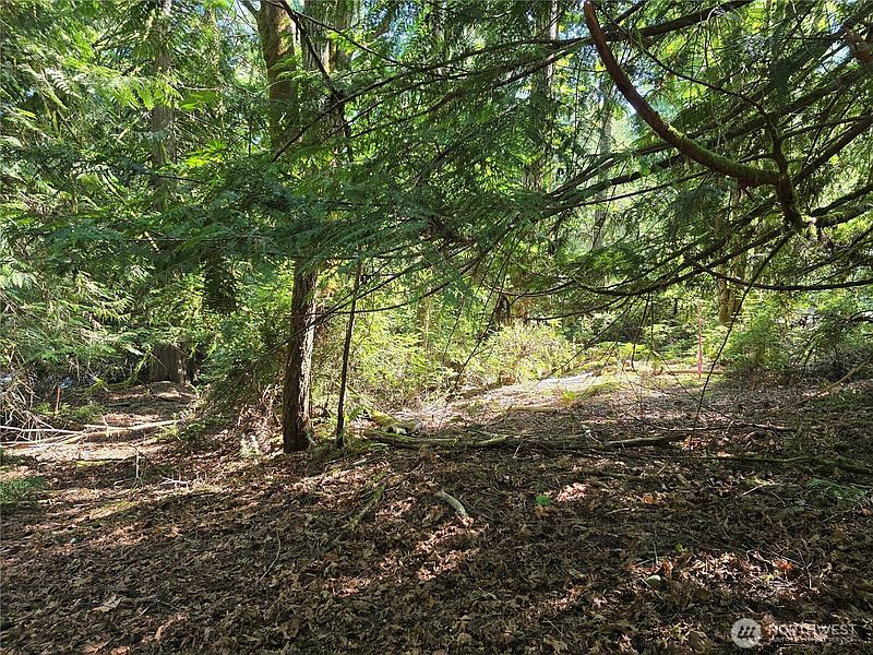 4th image of 655 E Pointes Drive E