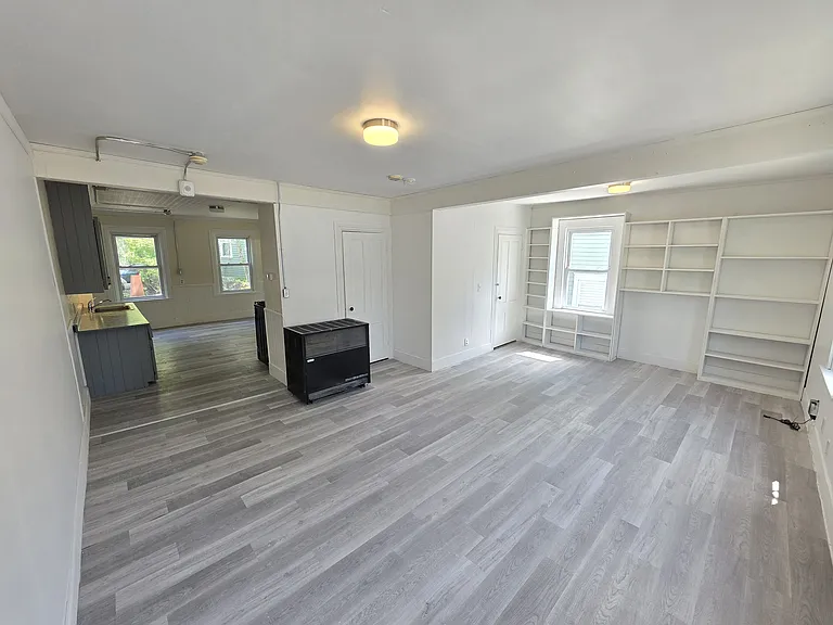  121 Church St 1stflr 1b/1b Renovated Newfloors Freshpaint Petsok Prkg — Photo 4