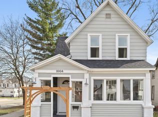 1004 Crosby St NW, Grand Rapids, MI 49504