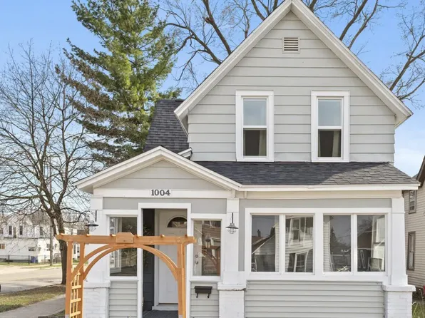 1004 Crosby St NW, Grand Rapids, MI 49504