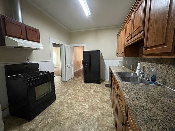 3rd image of 549 Ruth St