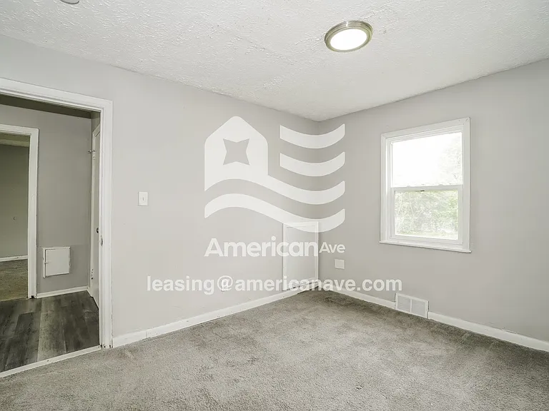1187907_008_main_bedroom_9.jpg