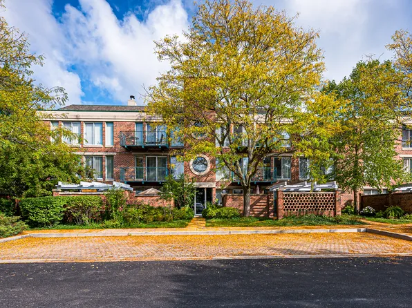 4030 Arbor Ln APT 303, Northfield, IL 60093
