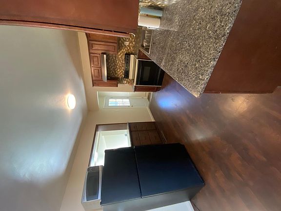 3rd image of 7880 Yates St
