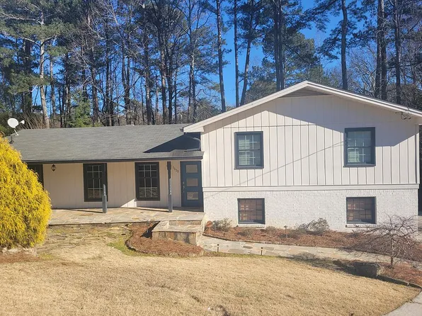 1525 Bend Creek Ct, Dunwoody, GA 30338