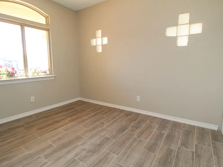 2216 Amber Point Pl — Photo 11