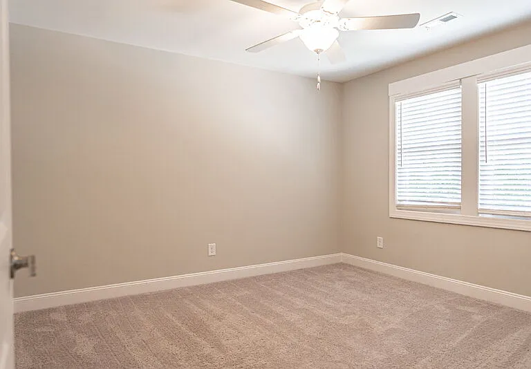 643 Lilac Ln — Photo 14