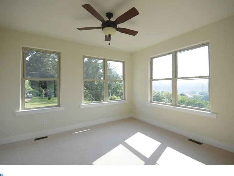 242 Krams Ave — Photo 10