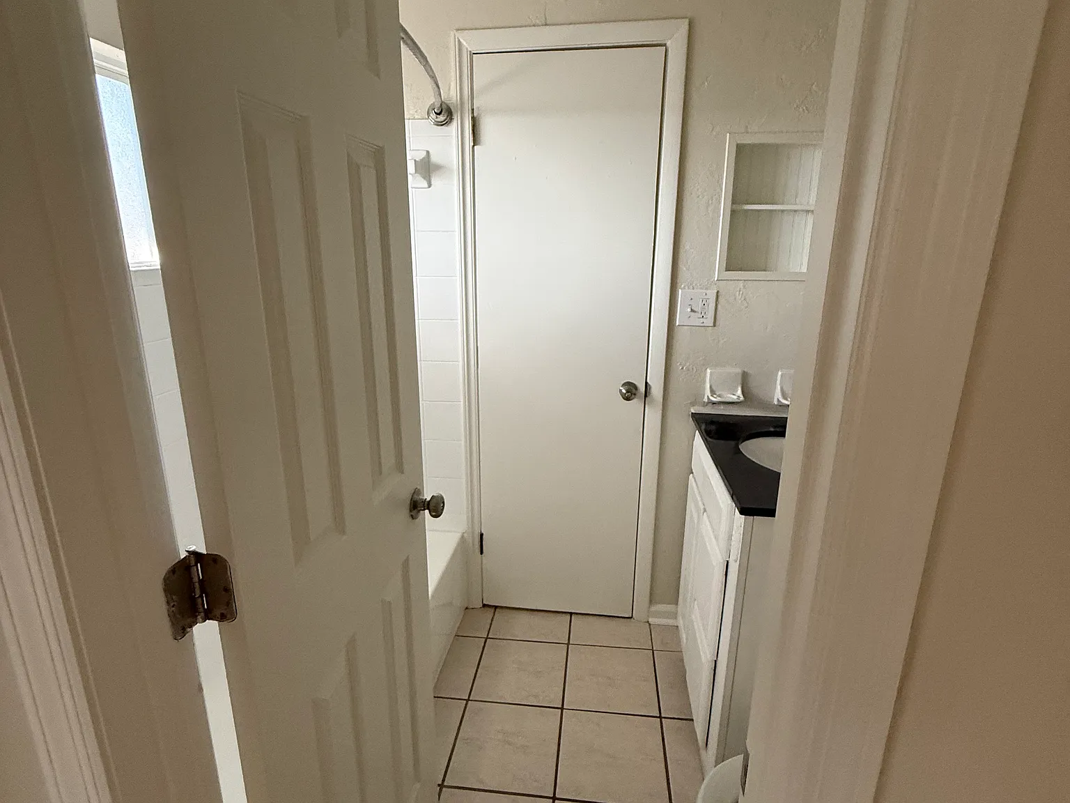 2 bed, 620 sqft, $1,700 — Photo 2
