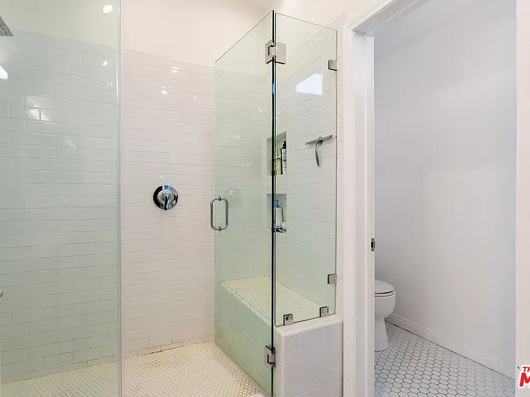 444 S Roxbury Dr #B — Photo 21