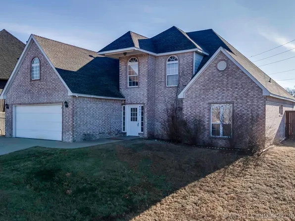 4031 S Rolling Oaks Dr W, Tulsa, OK 74107