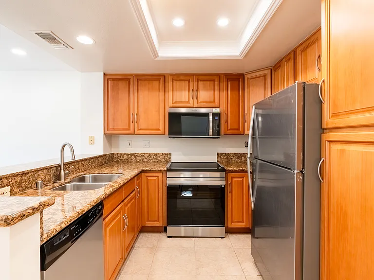 227 Stanford Ct — Photo 10