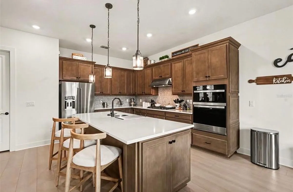 5 bed, 5.0 bath, 3575 sqft, $5,100 — Photo 2