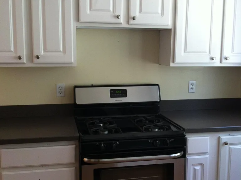 19 Russell St #LOWER — Photo 4