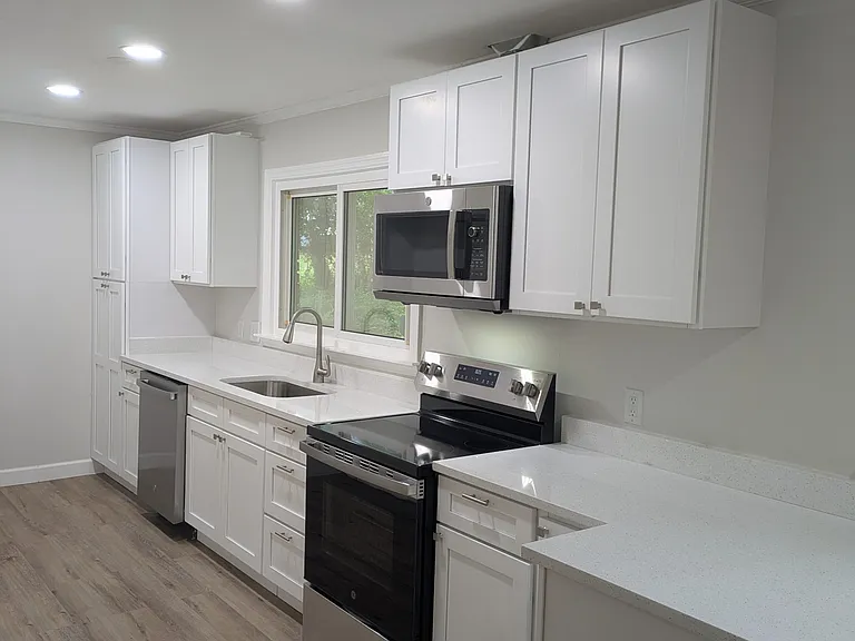 1002 Hemlock Dr — Photo 5