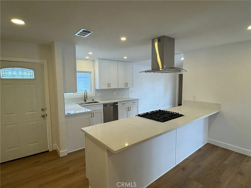 4 bed, 2.5 bath, 1627 sqft, $5,500 — Photo 3