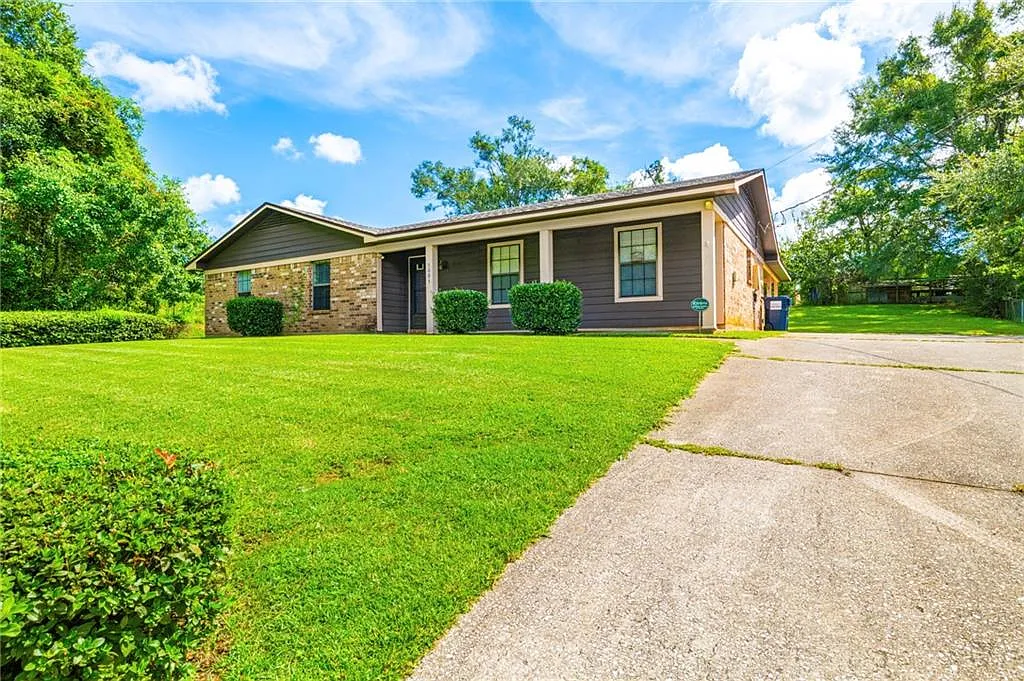 3 bed, 2.0 bath, 1480 sqft, $1,550 — Photo 3