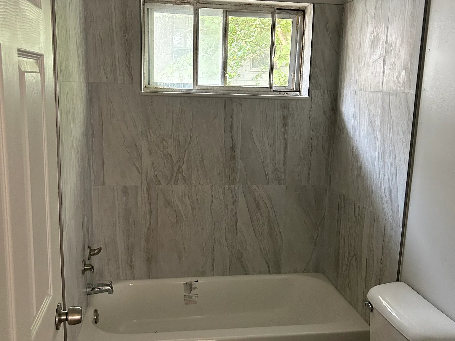 3 bed, 960 sqft, $1,000 — Photo 2