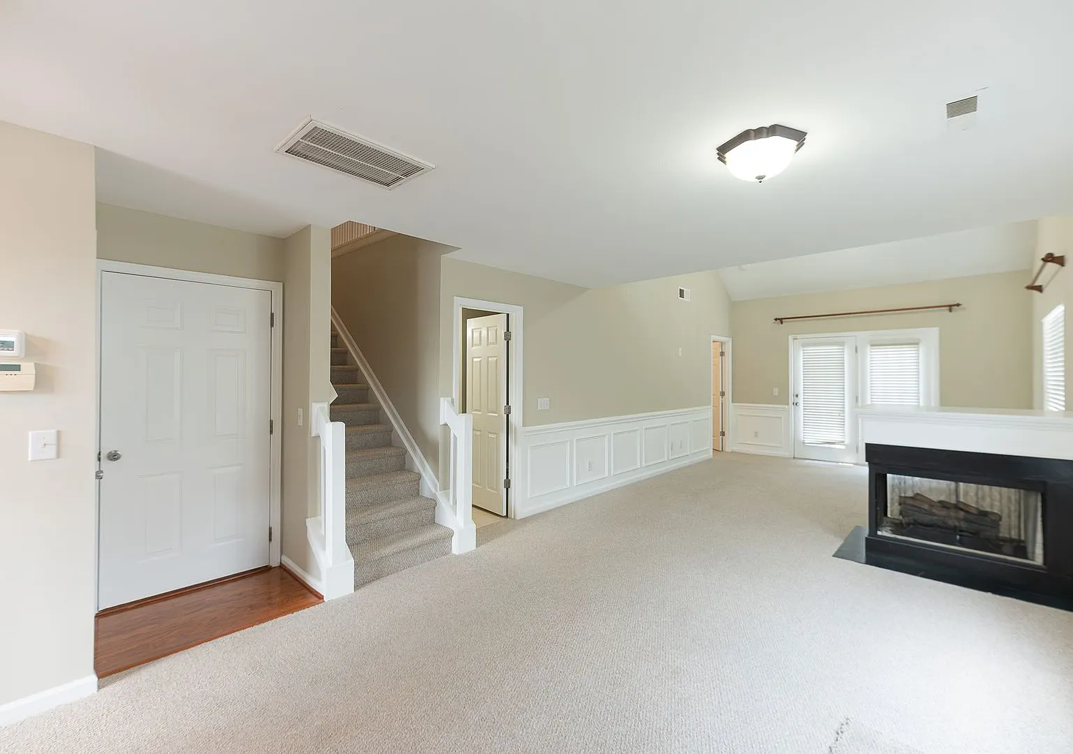3/2 Corner Unit with Private Garage & Community Pool — Photo 4