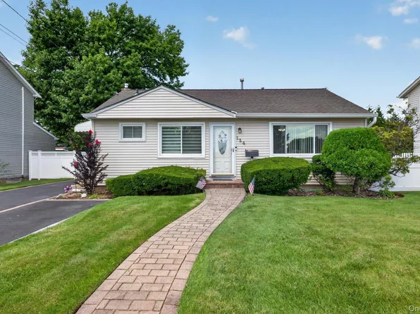 154 Park Lane, Massapequa, NY 11758